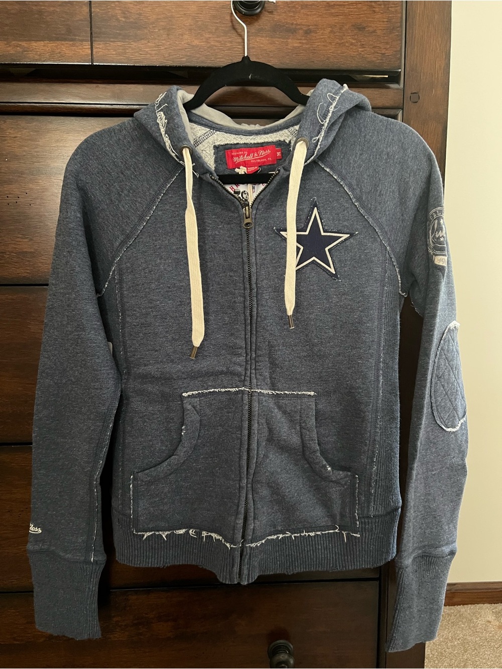 NWT Women’s Medium Mitchell & Ness Dallas Cowboys Zip-Up Hoody with Star Patch